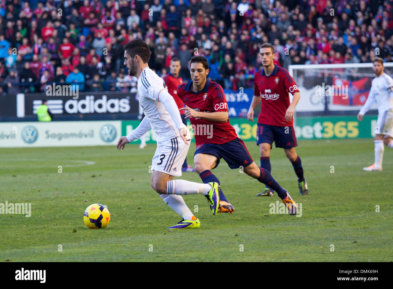 Pamplona, Spanien. 14. Dezember 2013. La Liga Fußball Osasuna gegen Real Madrid. ISCO, Mittelfeldspieler von Real Madrid, während des Spiels zwischen Osasuna und Real Madrid aus dem Estadio de El Sadar. Bildnachweis: Action Plus Sport Bilder/Alamy Live News Stockfoto