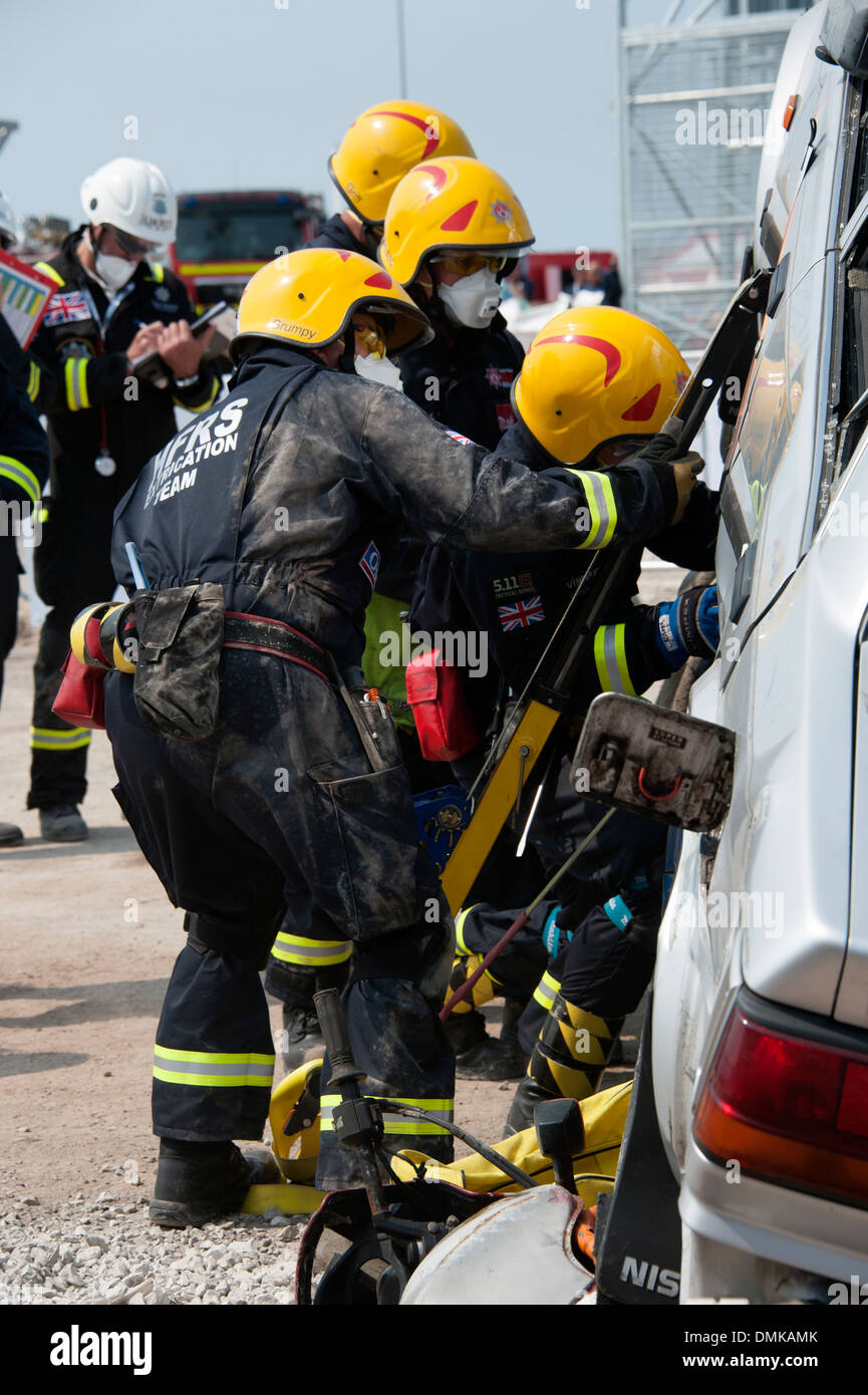 Feuerwehr Auto crash Bergung RTA RTC SIMULATION Stockfoto