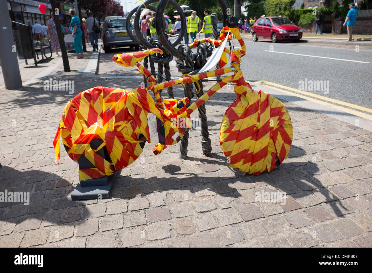 Wrapped Present Bike Stockfotos und -bilder Kaufen - Alamy