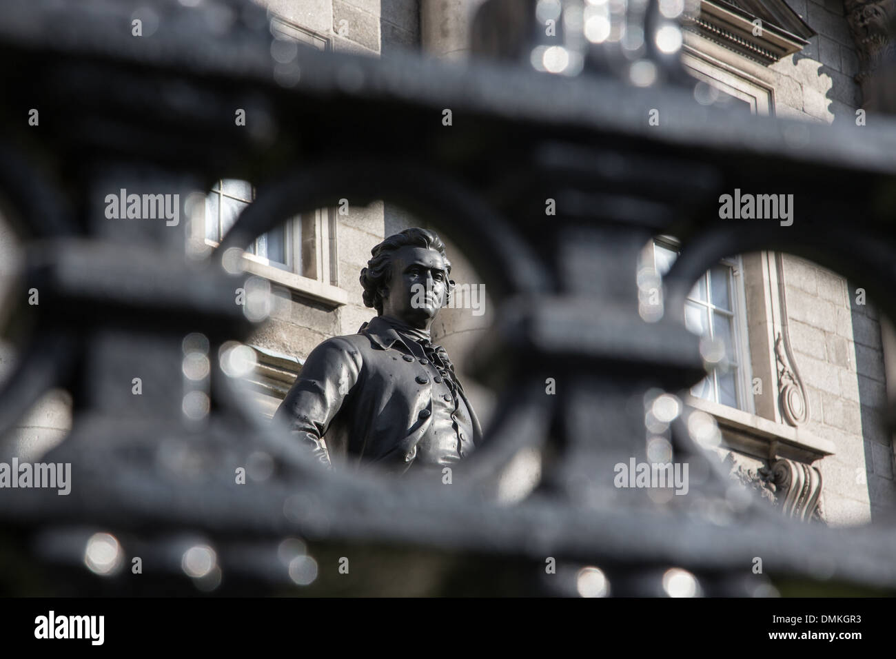 PORTRÄT VON EDMUND BURKE GEGENÜBER TRINITY COLLEGE, COLLEGE STREET, DUBLIN, IRLAND Stockfoto