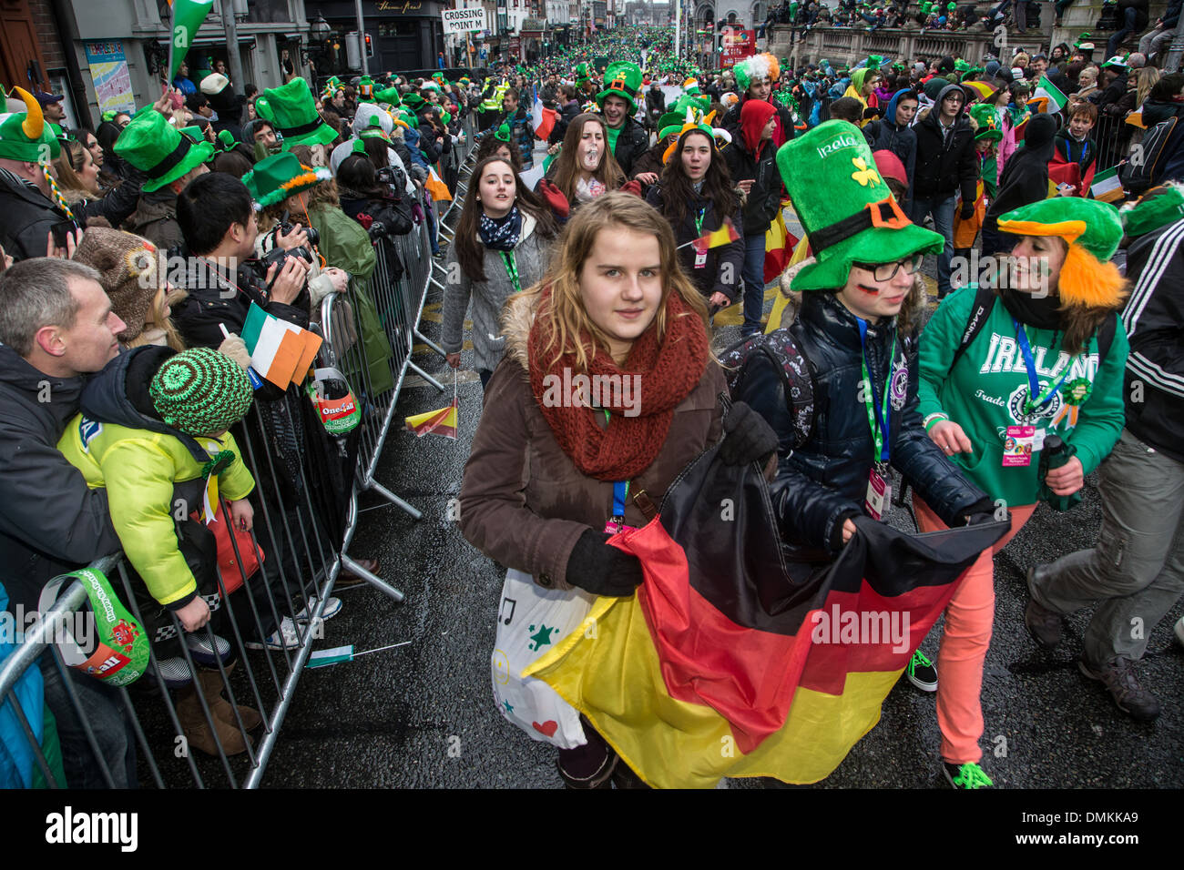 JUNGE DEUTSCHE TEILNAHME AN DER VERSAMMLUNG 2013, SAINT PATRICKS TAG, DUBLIN, IRLAND Stockfoto