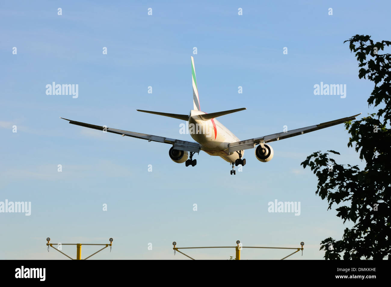 A6-EZB - Emirates Boeing 777 Landung Ansatz am Glasgow International Airport Stockfoto