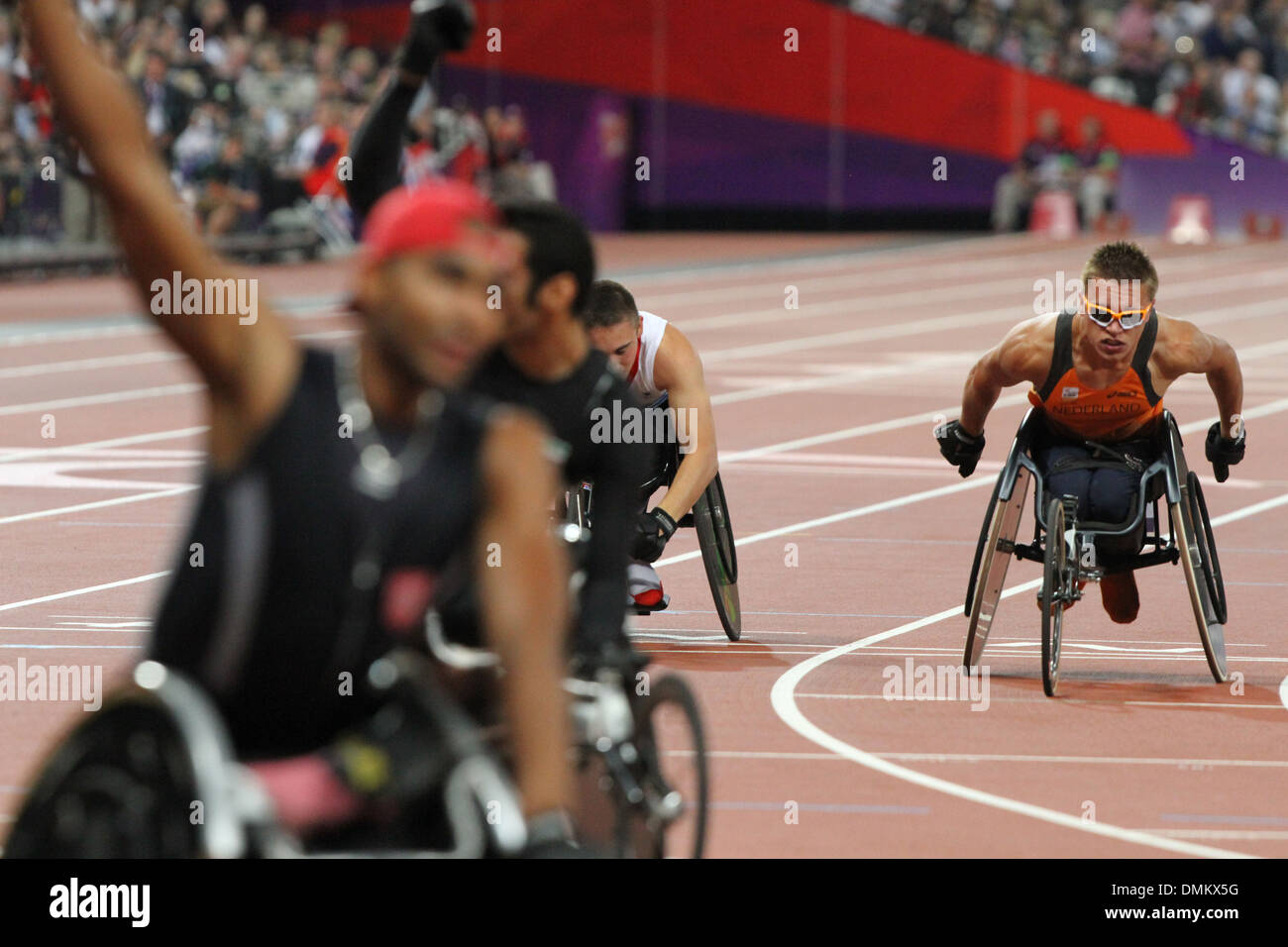 Stefan RUSCH (Niederlande) im Mens T34 200-Meter-Rollstuhl-Lauf bei den Paralympischen Spielen 2012 in London. Stockfoto