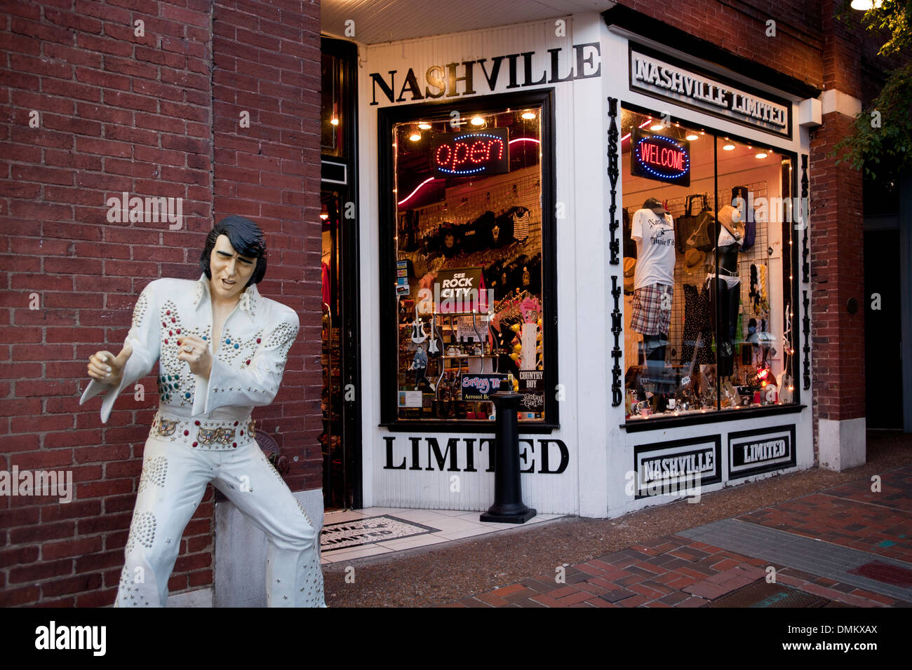 Elvis-Statue am Nashville Kaufmann auf Second Avenue, Nashville, Tennessee Stockfoto