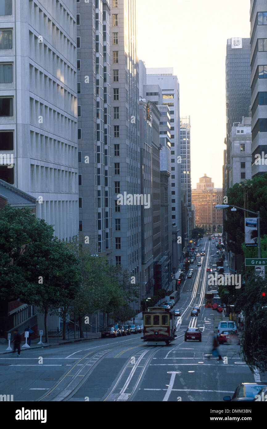 Seilbahn in der California Street im Financial District von San Francisco, Kalifornien Stockfoto