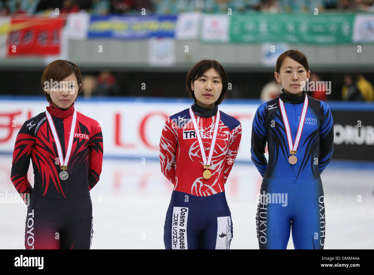 Osaka Pool Ice Skating Rink, Osaka, Japan. 15. Dezember 2013. (L-R) Ayuko Ito, Yui Sakai, Sayuri Shimizu, 15. Dezember 2013 - Short Track: Kurz gesagt Titelwahl Japan National Team für die Olympischen Spiele in Sotschi, Frauen 1000 m-Finale in Osaka Pool Ice Skating Rink, Osaka Japan. (Foto AFLO SPORT/Alamy Live News) Stockfoto