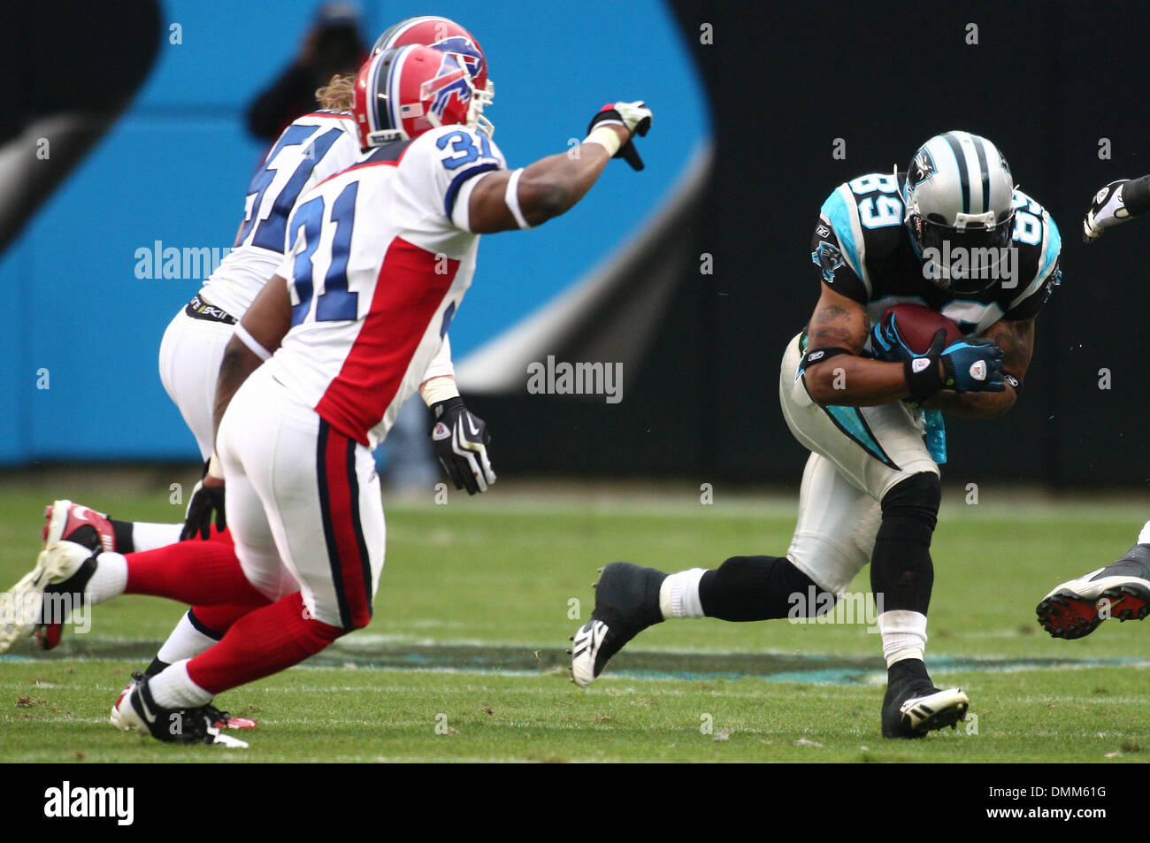 25. Oktober 2009: Carolina Panthers Wide Receiver Steve Smith #89 ruft eine First Down für die Panthers gegen die Rechnungen. Die Buffalo Bills besiegte die Carolina Panthers 20-9 bei Bank of America Stadium in Charlotte, North Carolina. (Kredit-Bild: © Southcreek Global/ZUMApress.com) Stockfoto