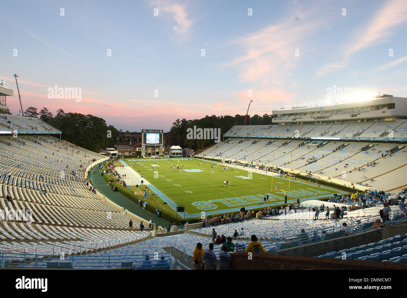 22. Oktober 2009: Kenan Stadium in der Abenddämmerung. Die Florida State Seminolen spielte die University of North Carolina Tarheels Kenan Stadium in Chapel Hill, North Carolina. (Kredit-Bild: © Southcreek Global/ZUMApress.com) Stockfoto