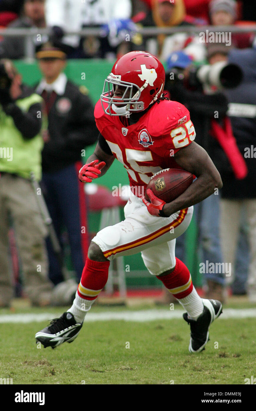 11. Oktober 2009: Kansas City Chiefs läuft wieder Jamaal Charles (25) stürzt während der Cowboys ist 26-20 Sieg über die Chiefs am Arrowhead Stadium. (Kredit-Bild: © Southcreek Global/ZUMApress.com) Stockfoto