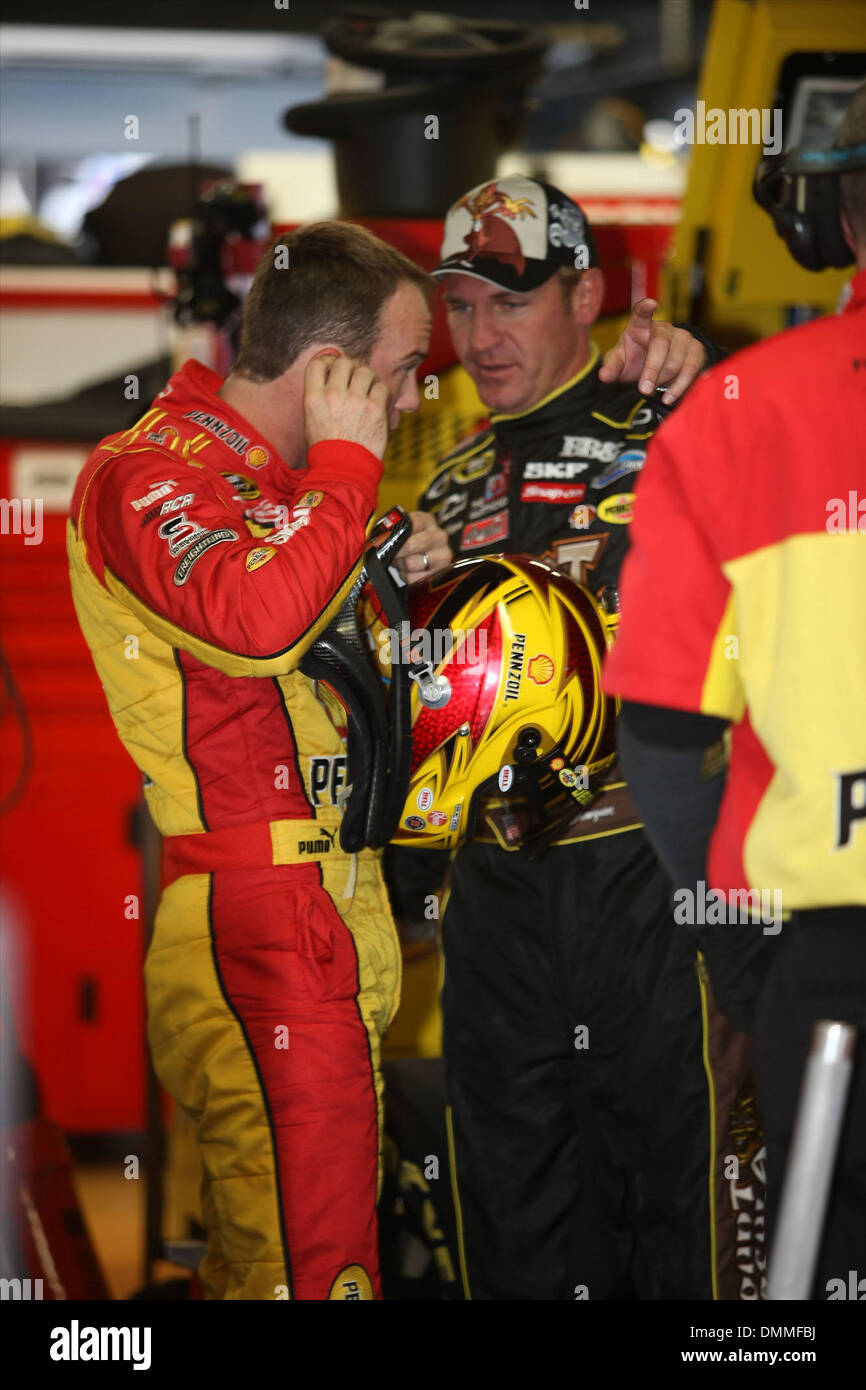16. Oktober 2009 - Charlotte, North Carolina, USA - KEVIN HARVICK und seine Crew bereiten auf dem Dollar General 300 Nationwide Series-Event laufen auf dem Motor Speedway Lowes (Credit-Bild: © Jim Dedmon/ZUMA drücken) Stockfoto