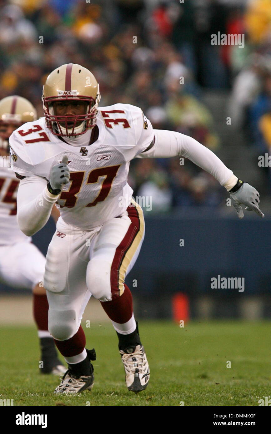 24. Oktober 2009: Boston College Linebacker Jarick Walker (37) während der Spielaktion.  Boston College der Atlantic Coast Conference, an Notre Dame, unabhängig, Notre Dame Stadium in South Bend, Indiana.  Notre Dame gewann das Spiel mit 20-16..Mandatory Credit: Scott W. Grau / Southcreek Global (Credit-Bild: © Southcreek Global/ZUMApress.com) Stockfoto