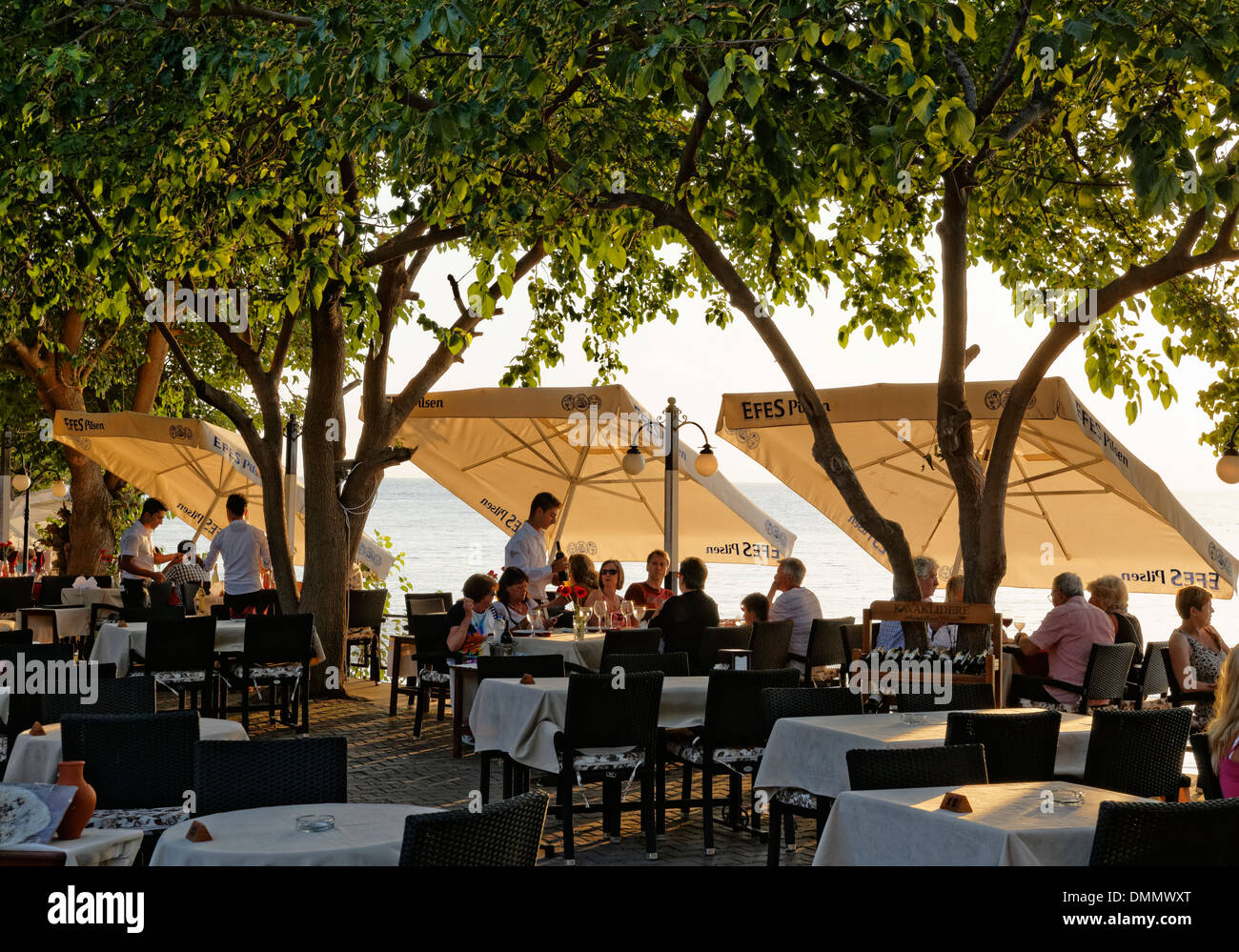 Türkei, Side, Restaurant am Meer Stockfoto