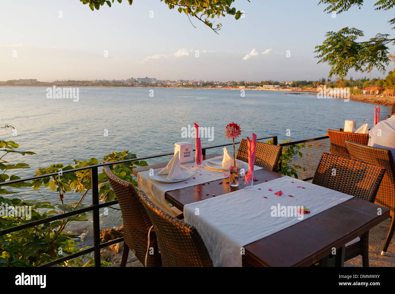 Türkei, Side, Restaurant am Meer Stockfoto