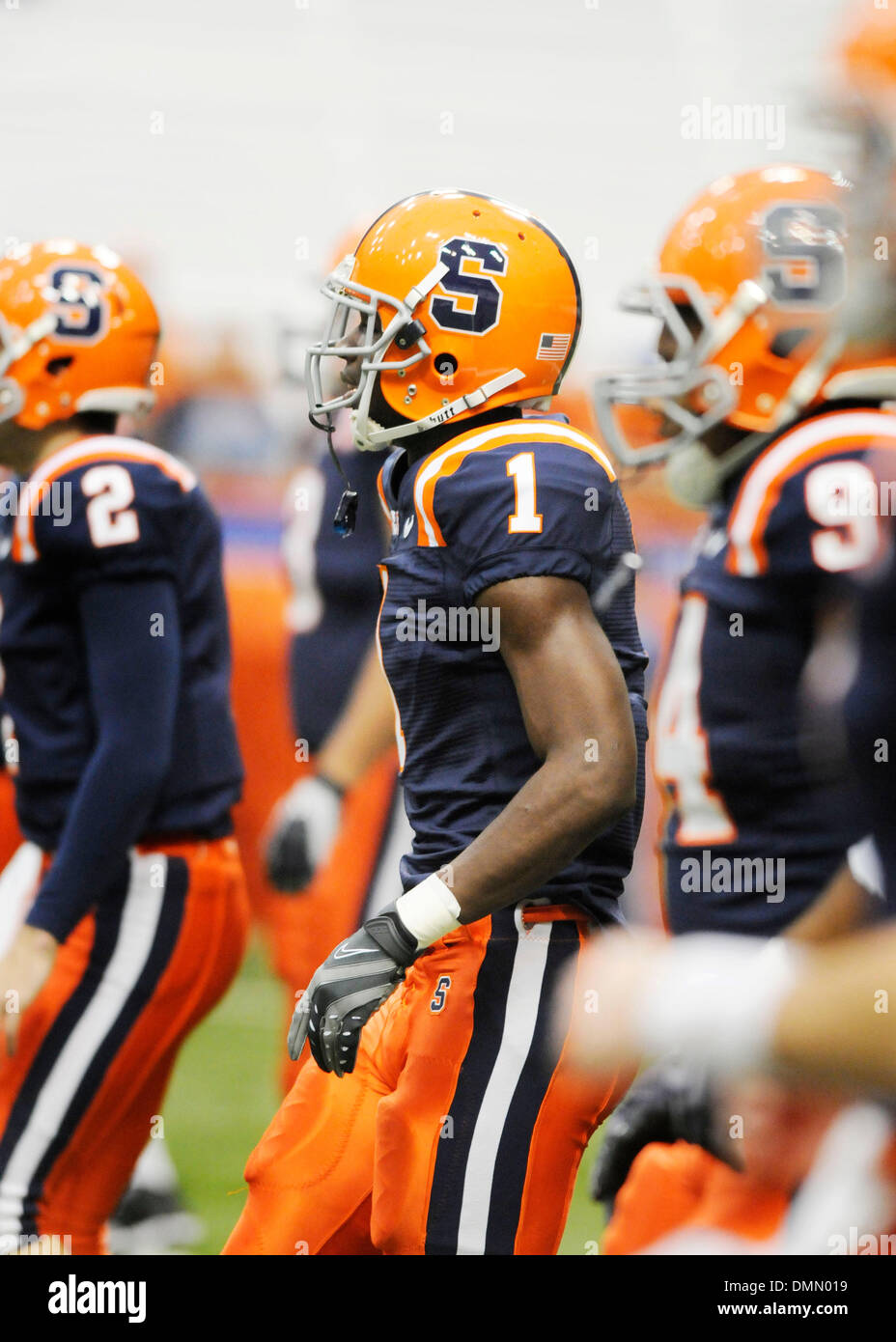 31. Oktober 2009: Syrakus Wide Receiver Mike Williams (#1) ruft Cincinnati spielbereit. Die University of Cincinnati Bearcats besiegte die Syracuse University Orange 28-7 am Carrier Dome in Syracuse, New York. (Kredit-Bild: © Alan Schwartz/Cal Sport Media/ZUMA Press) Stockfoto