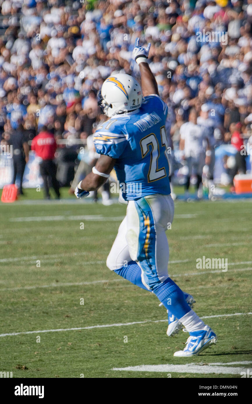 1. November 2009 - San Diego, Kalifornien, USA - die San Diego Chargers machte es 13 Siegen in Folge mit einem 24-16-Sieg gegen die Oakland Raiders. LaDANIAN TOMLINSON feiert seinen 2. Touchdown des Tages.  (Kredit-Bild: © Daniel Knighton/ZUMA Press) Stockfoto