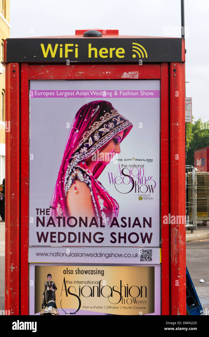 Eine Werbung für die nationalen asiatischen Wedding Show auf eine Telefonzelle in Whitechapel, London. Stockfoto