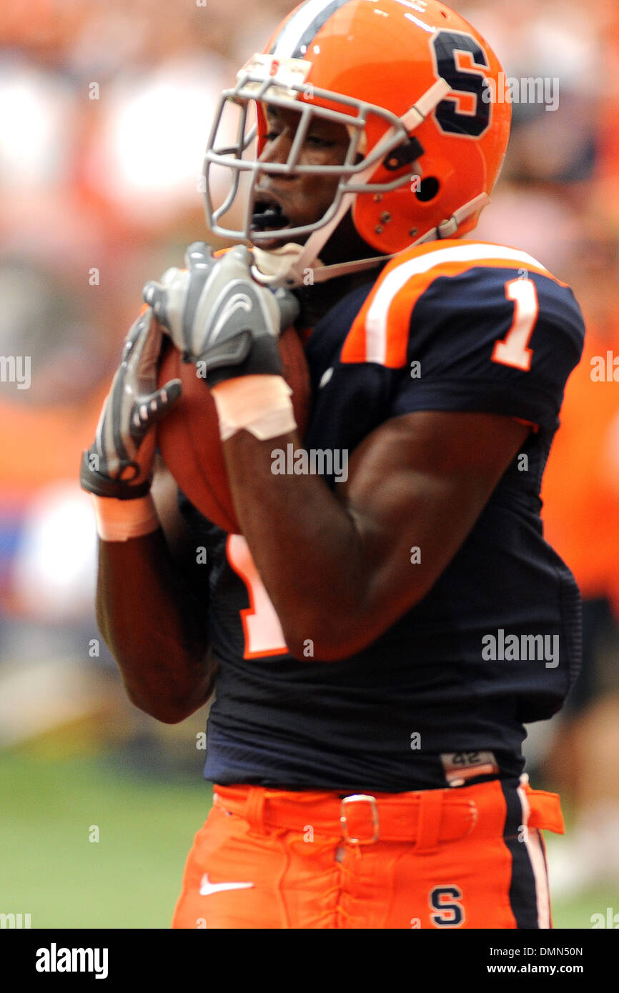 5. September 2009: Syrakus Wide Receiver Mike Williams fängt die Orange erste Touch down der Saison spät im ersten Quartal am Samstag nach Hause Auftaktspiel gegen die Minnesota Golden Gophers im Carrier Dome in Syracuse NY. (Kredit-Bild: © Southcreek Global/ZUMApress.com) Stockfoto