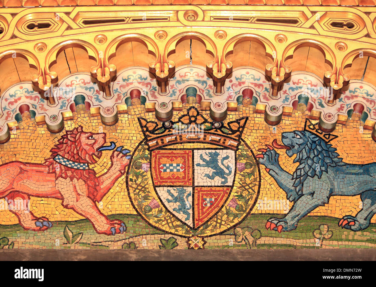 Wappen von John Crichton-Stuart, 3. Marquess of Bute, im arabischen Raum Cardiff Castle. Stockfoto