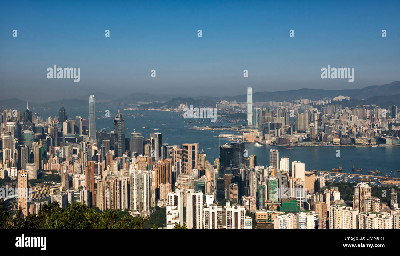 Victoria Harbour und Hong Kong von Jardine Suche gesehen. Stockfoto