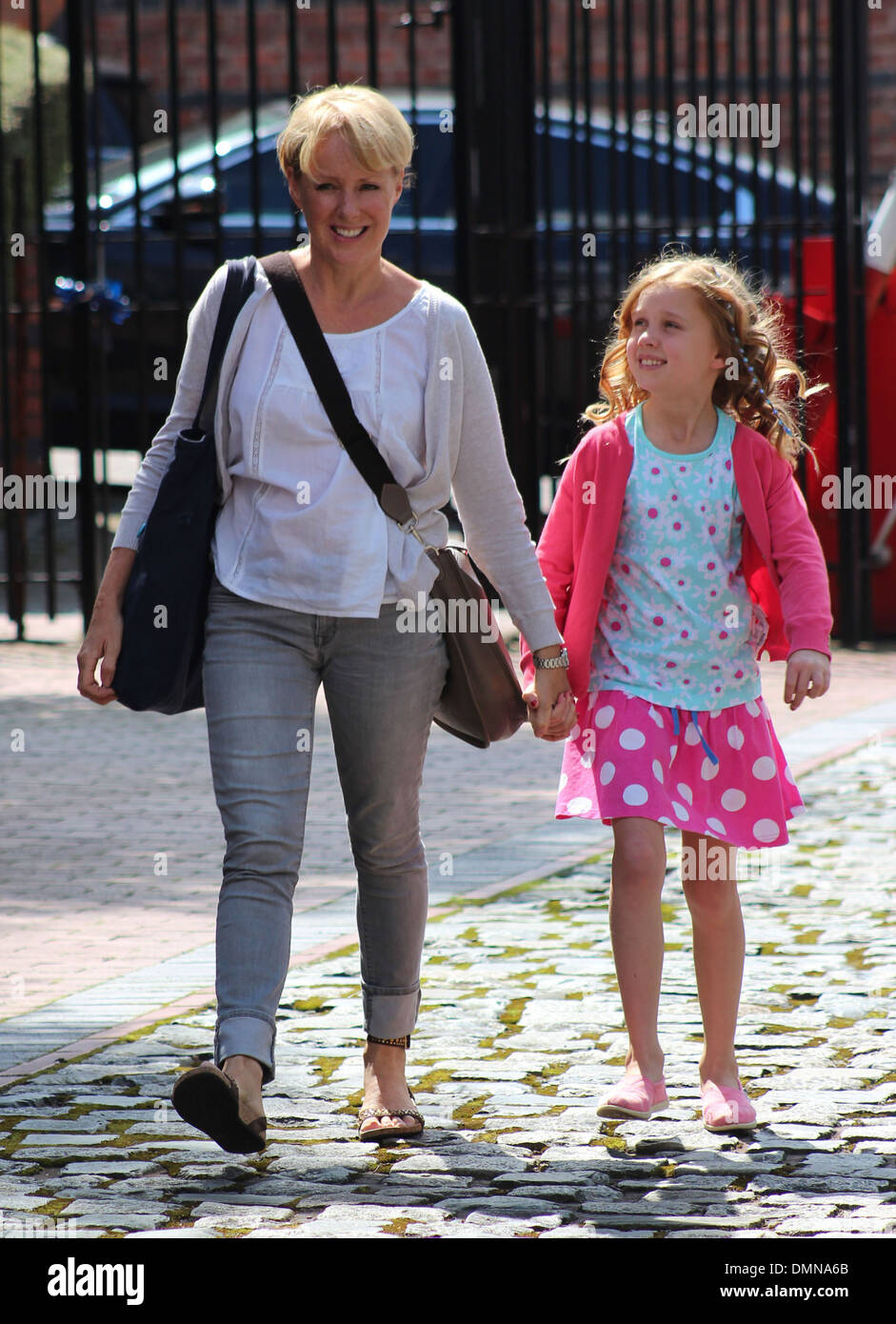 Sally Dynevor Coronation Street Sterne In Den Granada Studios Manchester England 08 08 12 Stockfotografie Alamy