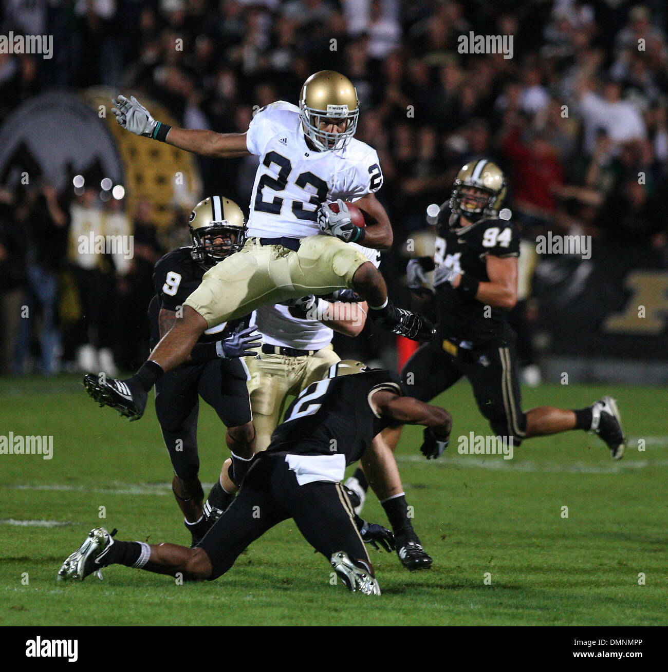 Sep 27, 2009 - WEST LAFAYETTE, INDIANA, USA - Universität von Notre Dame Wide Receiver Golden Tate, gesehen hier gegen Purdue Universität, wird seinem Abschlussjahr geben der 2010 NFL Draft, die am 22. April beginnt umgehen. (Kredit-Bild: © Jim Z. Fahrer/South Bend Tribune/ZUMA Press) Stockfoto