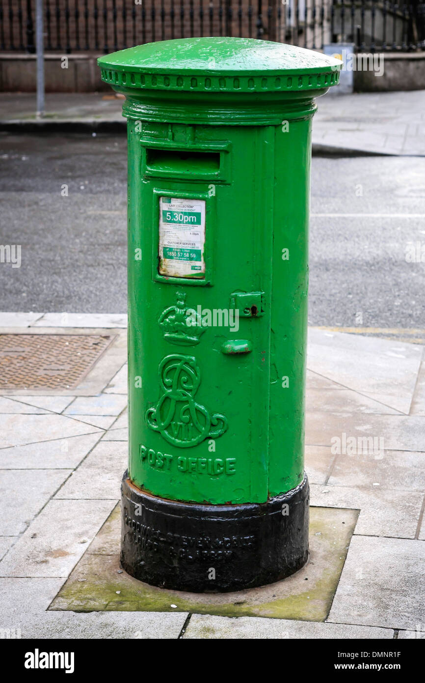 Eine grüne Post Office Mail box in Dublin Irland Stockfoto