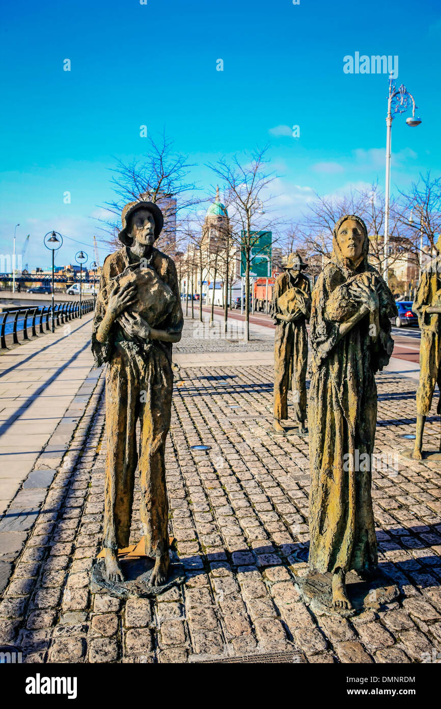 Die irische Hungersnot Skulpturen auf Custom House Quay in Dublin Irland Stockfoto