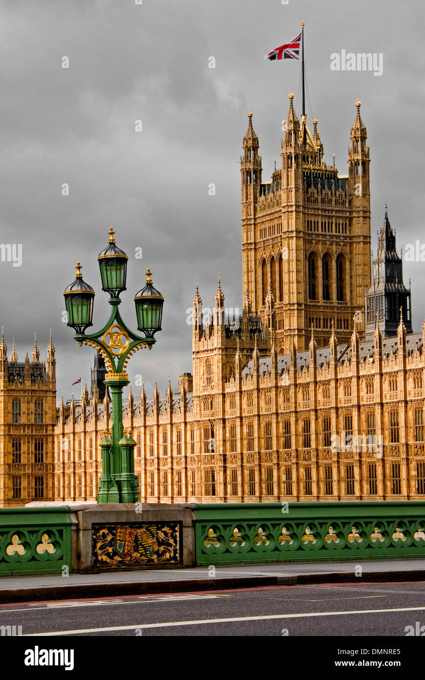 Big Ben, The Palace of Westminster und Themse sind berühmte Reiseziele im Herzen von London. Stockfoto