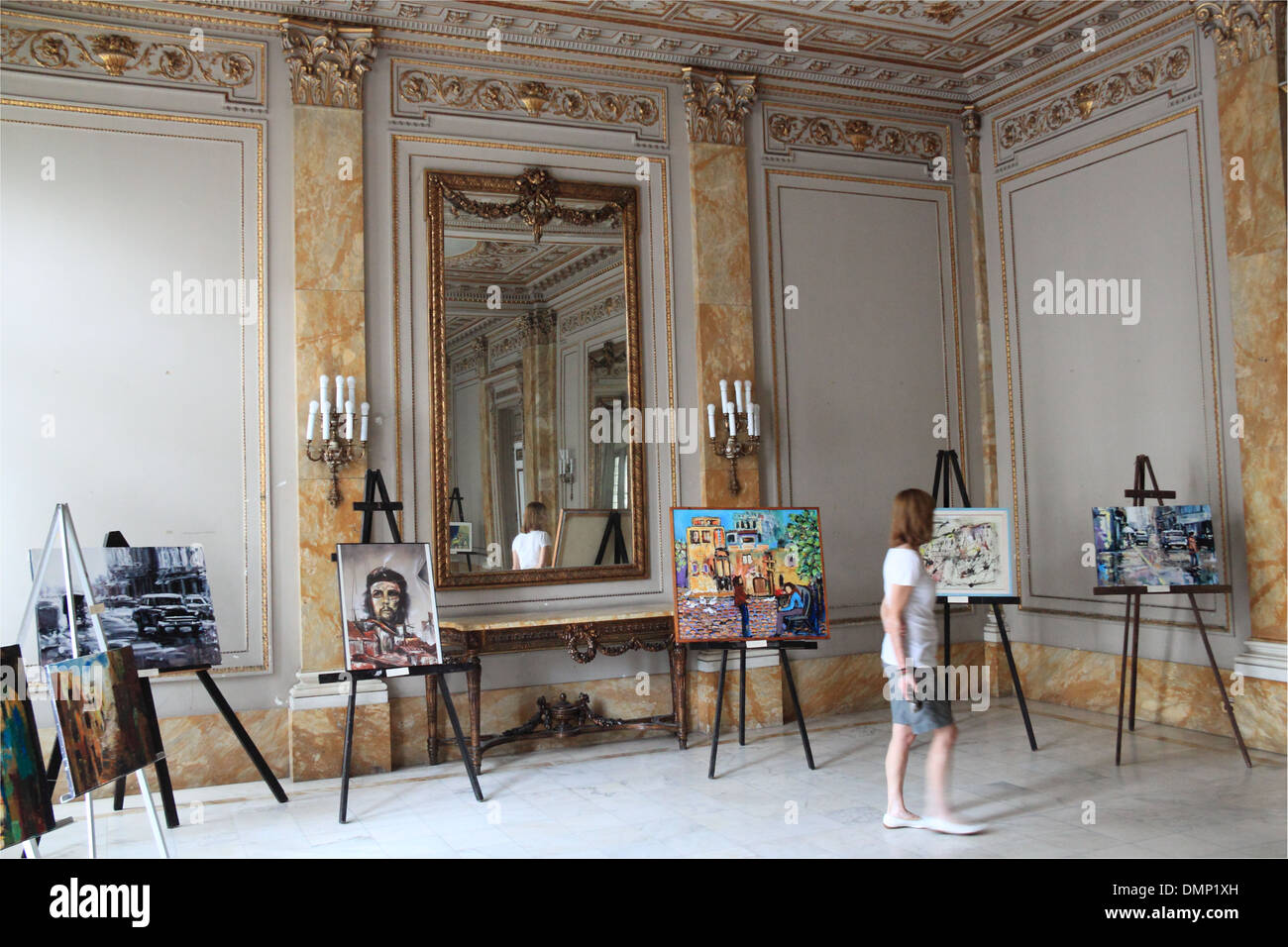 Kunstausstellung, Museo De La Revolución, Alt-Havanna (La Habana Vieja), Kuba, Karibik, Mittelamerika Stockfoto