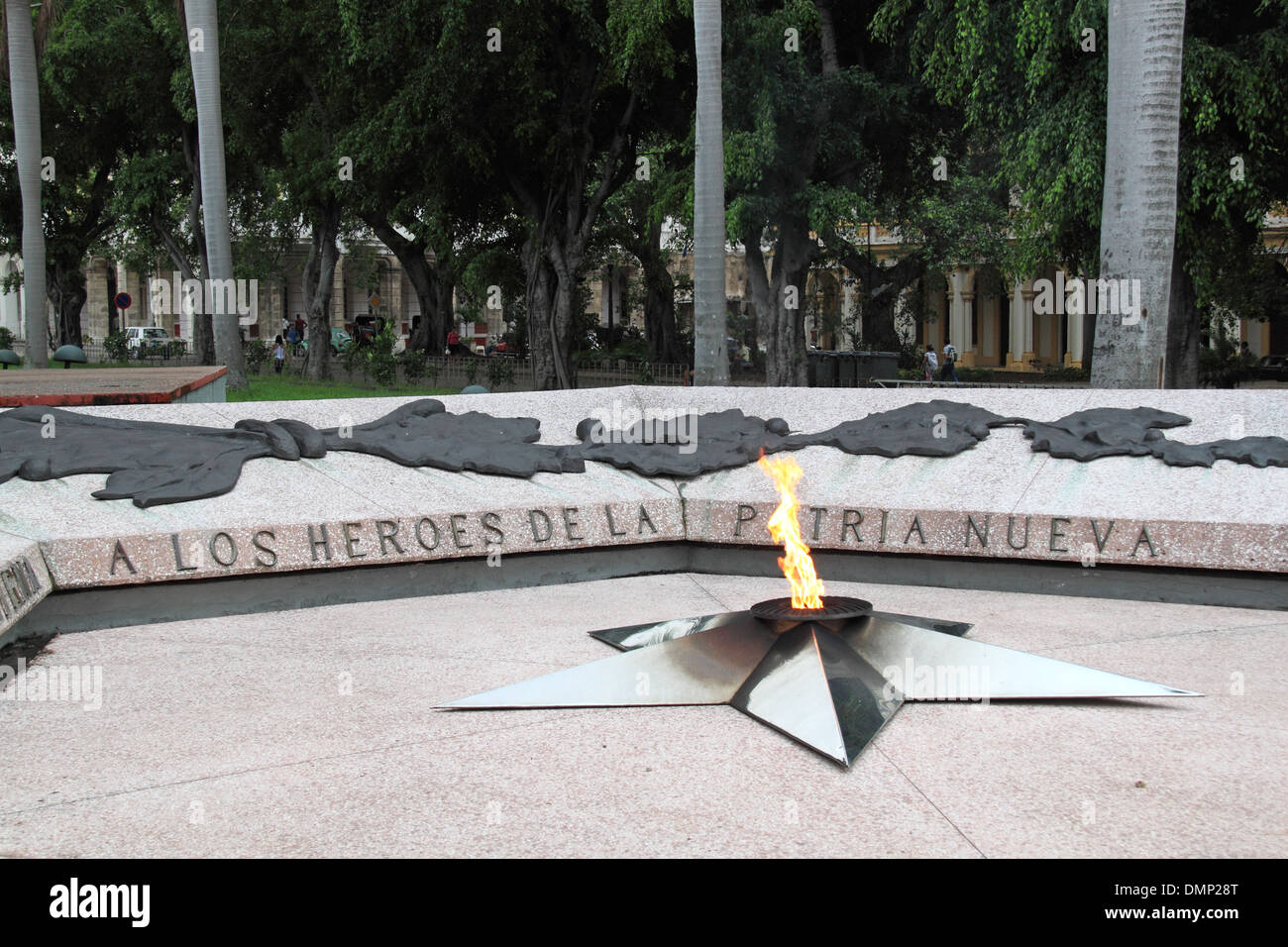 War Memorial und Eternal Flame, Museo De La Revolución, Alt-Havanna (La Habana Vieja), Kuba, Karibik, Mittelamerika Stockfoto