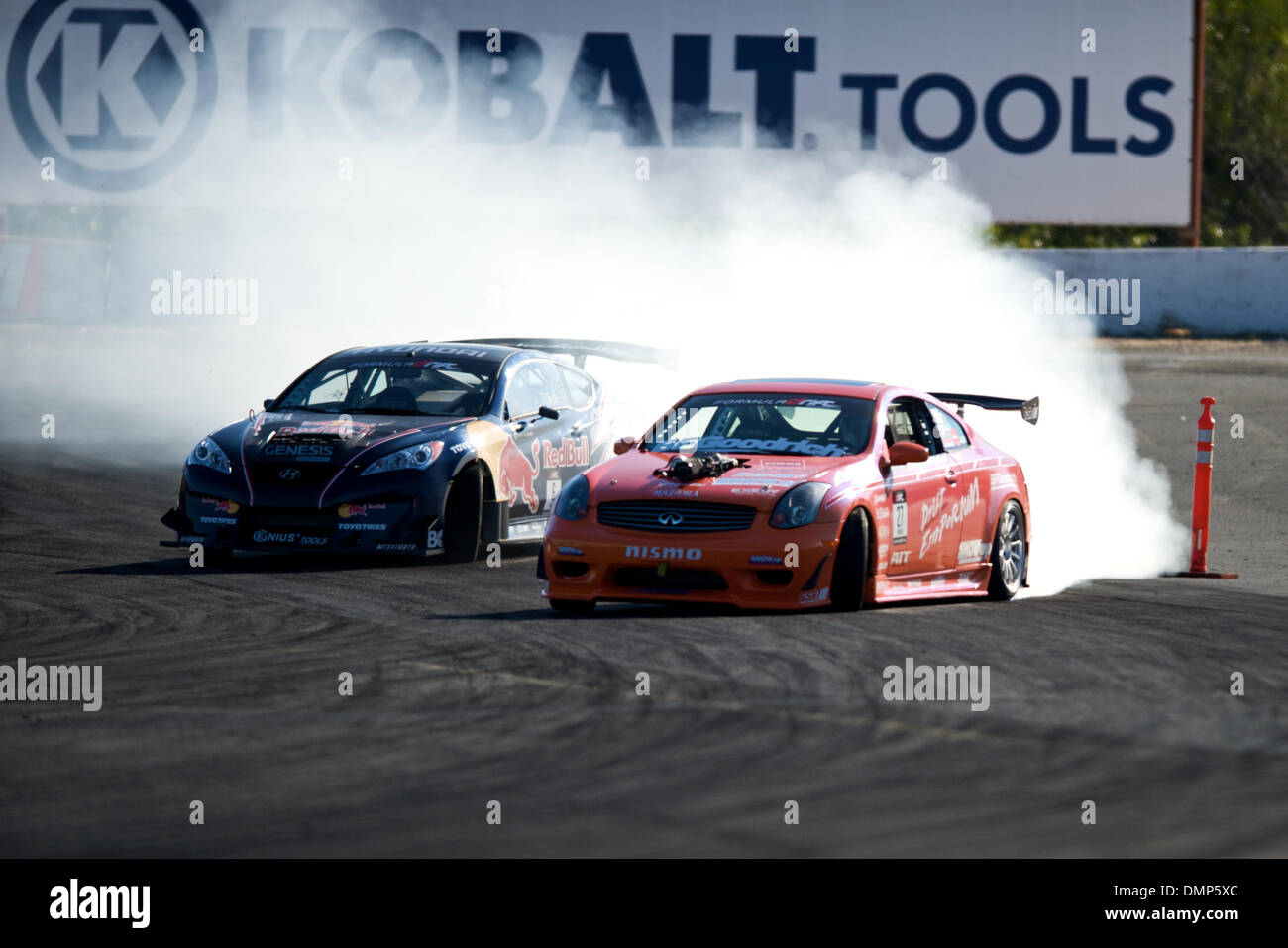 21. August 2009 - Sonoma, Kalifornien, USA - 21. August 2009: Reb Bull/RMR Fahrer Rhys Millen von San Juan Capistrano, CA in der #6 Hyundai Genesis und BF Goodrich/Eneos Öl/Tomei Fahrer Ron Ewerth junge Harris, GA in der #27 Infiniti G35 auf dem Formula Drift-Event '' gesperrt und geladen '', Infineon Raceway, Sonoma, CA Â © Matt Cohen / Southcreek Global 2009 (Credit Bild : © Matt Cohen / Stockfoto