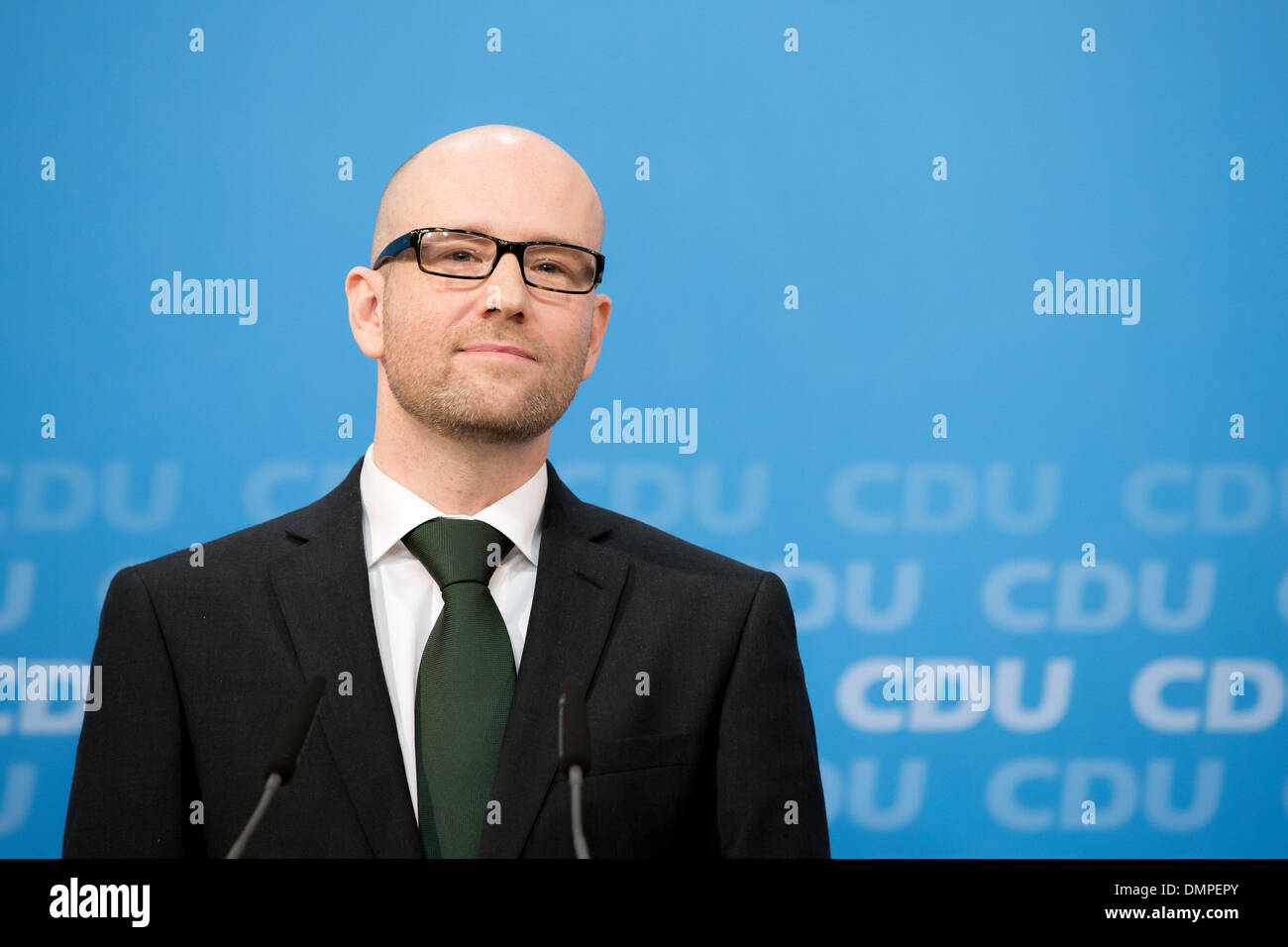 Berlin, Deutschland. 15. Dezember 2013. CDU-Pressekonferenz mit Angela Merkel, Bundeskanzlerin und CDU-Vorsitzende in der Zentrale der CDU in Berlin. / Bild: Peter Tauber (CDU). Bildnachweis: Reynaldo Paganelli/NurPhoto/ZUMAPRESS.com/Alamy Live-Nachrichten Stockfoto
