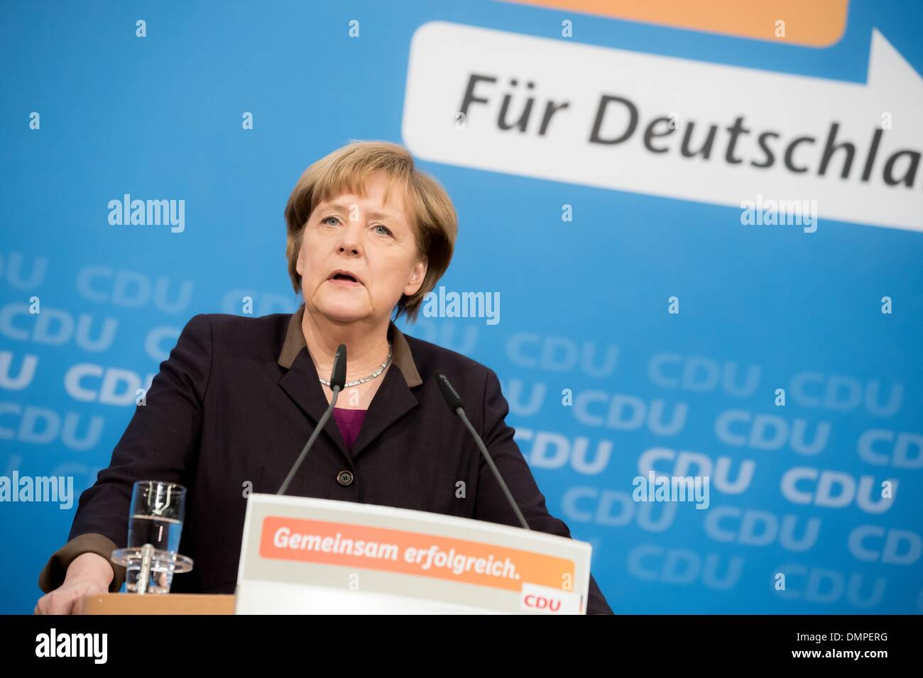 Berlin, Deutschland. 15. Dezember 2013. CDU-Pressekonferenz mit Angela Merkel, Bundeskanzlerin und CDU-Vorsitzende in der Zentrale der CDU in Berlin. / Foto: Angela Merkel, Bundeskanzlerin und CDU-Vorsitzende. Bildnachweis: Reynaldo Paganelli/NurPhoto/ZUMAPRESS.com/Alamy Live-Nachrichten Stockfoto