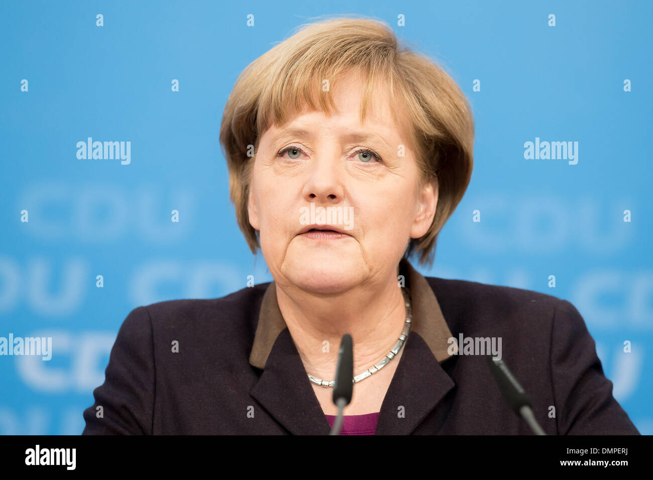 Berlin, Deutschland. 15. Dezember 2013. CDU-Pressekonferenz mit Angela Merkel, Bundeskanzlerin und CDU-Vorsitzende in der Zentrale der CDU in Berlin. / Foto: Angela Merkel, Bundeskanzlerin und CDU-Vorsitzende. Bildnachweis: Reynaldo Paganelli/NurPhoto/ZUMAPRESS.com/Alamy Live-Nachrichten Stockfoto