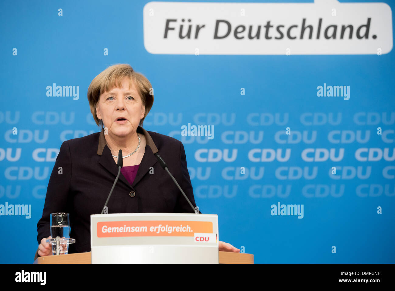 Berlin, Deutschland. 15. Dezember 2013. CDU-Pressekonferenz mit Angela Merkel, Bundeskanzlerin und CDU-Vorsitzende in der Zentrale der CDU in Berlin. / Foto: Angela Merkel, Bundeskanzlerin und CDU-Vorsitzende. Bildnachweis: Reynaldo Paganelli/NurPhoto/ZUMAPRESS.com/Alamy Live-Nachrichten Stockfoto