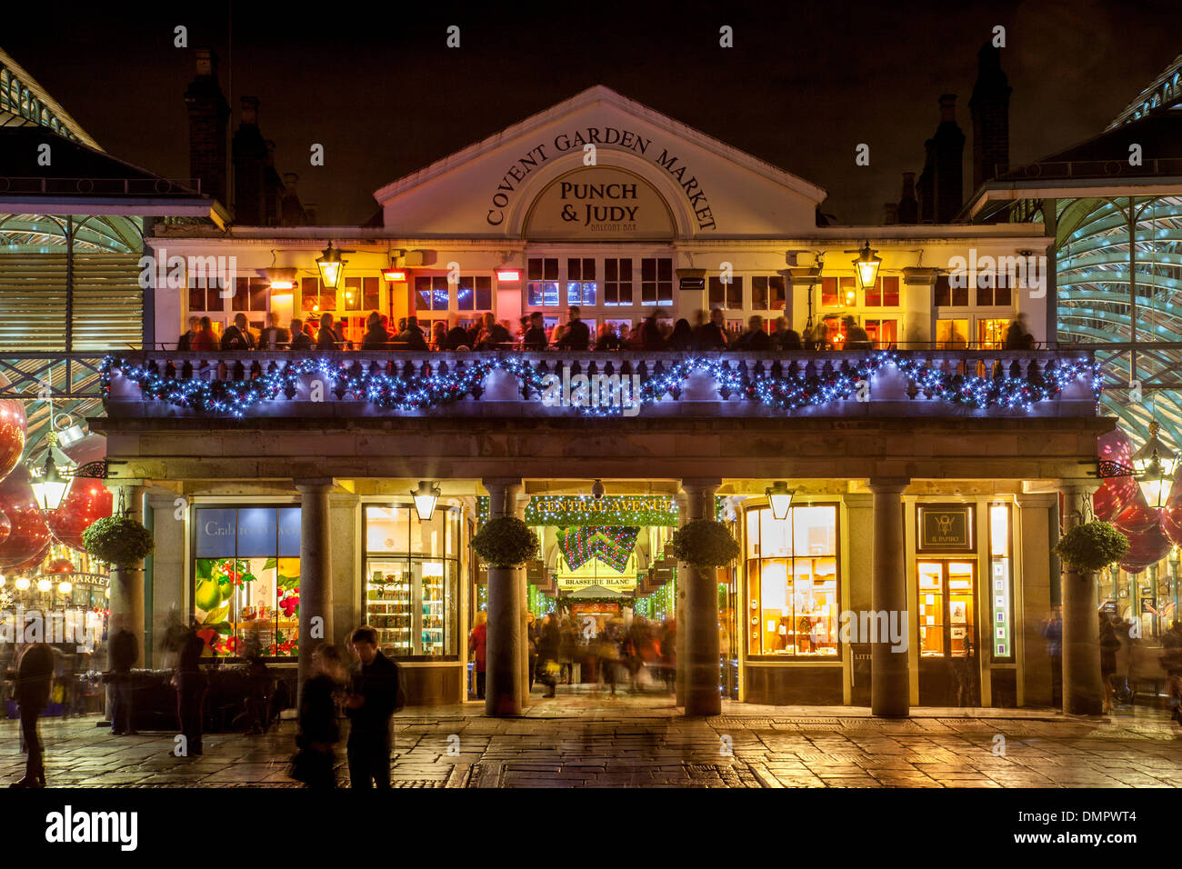 Punch & Judy Pub in der Nacht, Covent Garden, London England Stockfoto