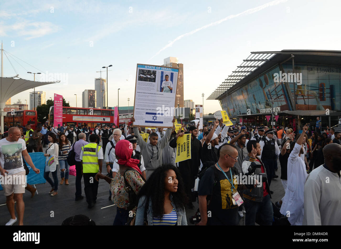 Eine Gruppe von fundamentalistischen Muslime protestieren gegen die Olympischen Spiele 2012 in London Stratford Bahnhof London England 12.08.12 Stockfoto