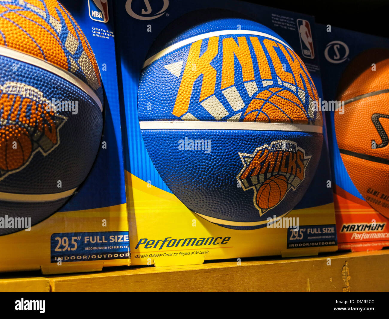 NBA Store Interieur, Fifth Avenue, New York Stockfoto