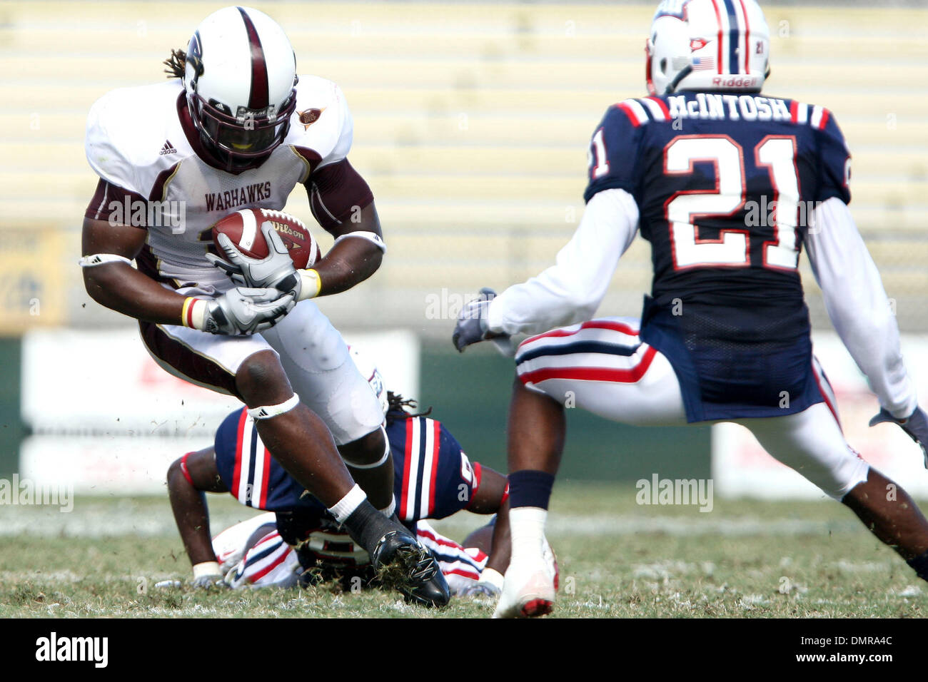 Louisiana Monroe Wide Receiver Darrell McNeal (3) nähert sich Florida Atlantic Cornerback Erick Mcintosh (21). Louisiana Monroe Warhawks besiegte Florida Atlantic Owls 27-25 Lockhart Stadium in The Sun Belt Conference Öffner für beide Schulen. (Kredit-Bild: © Ben Hicks/Southcreek Global/ZUMApress.com) Stockfoto