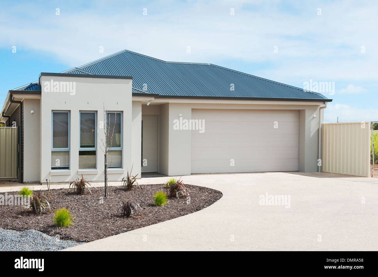 Typische Fassade ein modernes Vorstadthaus Stockfoto