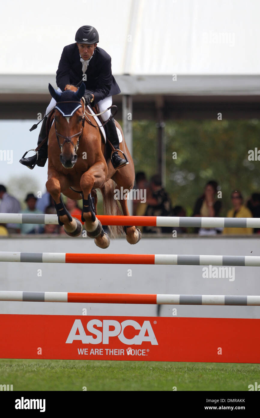 30August: Kachina von Louis Jacobs geritten. Saphir, geritten von McLain Ward besiegt Oliver geritten von Judy Garofalo Torres im Sprung aus der FTI Grand Prix an der Hampton Classic, Bridgehampton, NY (Credit-Bild: © Anthony Gruppuso/Southcreek Global/ZUMApress.com) Stockfoto