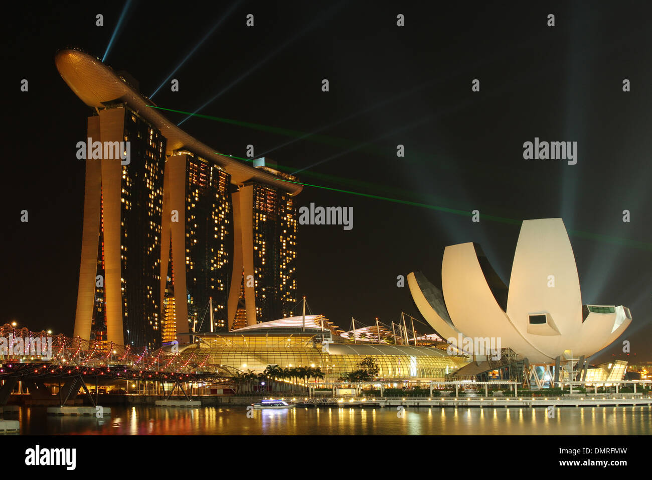 Marina District bei Nacht, Singapur. Stockfoto