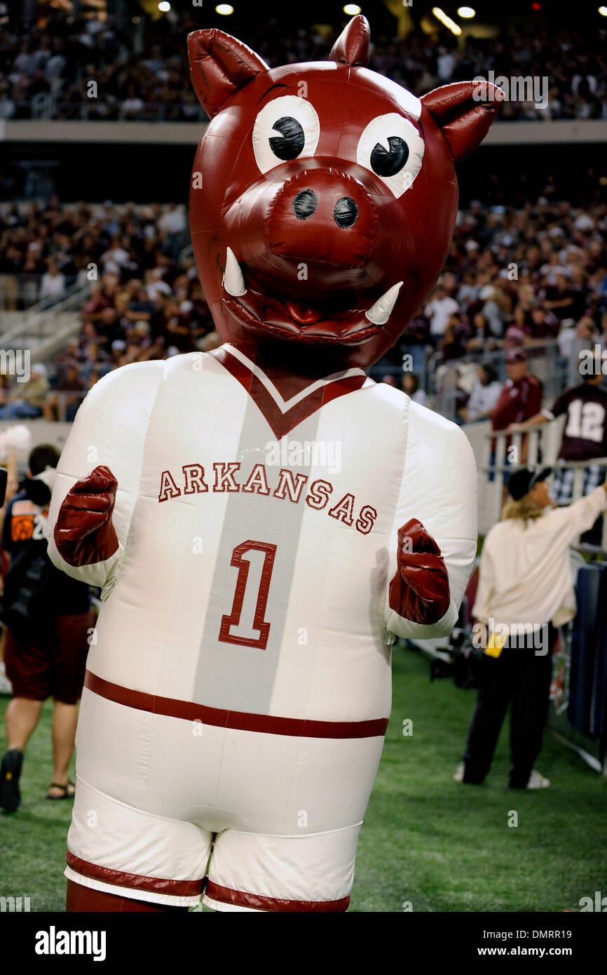 Antrittsrede 2009 Südwesten Klassiker zwischen dem Arkansas Razorbacks und Texas A & M Aggies als Hawgs Kreuzfahrt bis 47-19.  9 Fuß Razorback Boss Hog ist immer ein Liebling der Fans! (Kredit-Bild: © Steven Leija/Southcreek Global/ZUMApress.com) Stockfoto