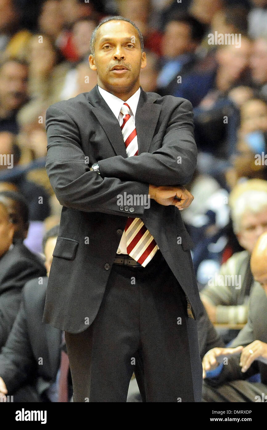 St. Johns Cheftrainer Norm Roberts Uhren die Red Storm Verteidigung gegen St. Bonaventure in der zweiten Hälfte. St. Bonaventure setzte das Spiel 69-68, St. John's an die Blue Cross Arena in Rochester, NY. (Kredit-Bild: © Michael Johnson/Southcreek Global/ZUMApress.com) Stockfoto