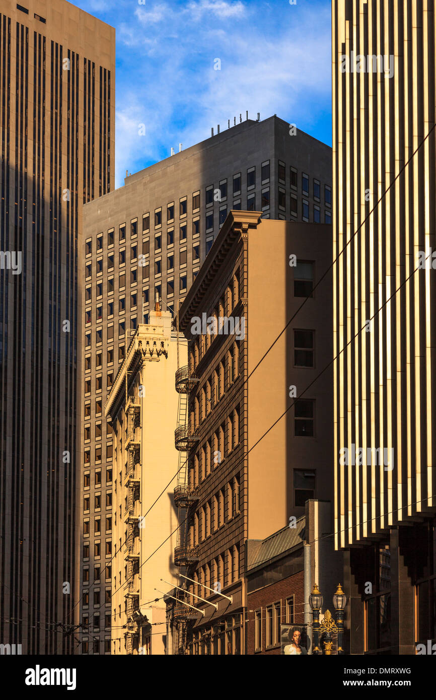 Alten Stil Bürogebäude und moderne Wolkenkratzer im Finanzviertel, San Francisco, Kalifornien Stockfoto