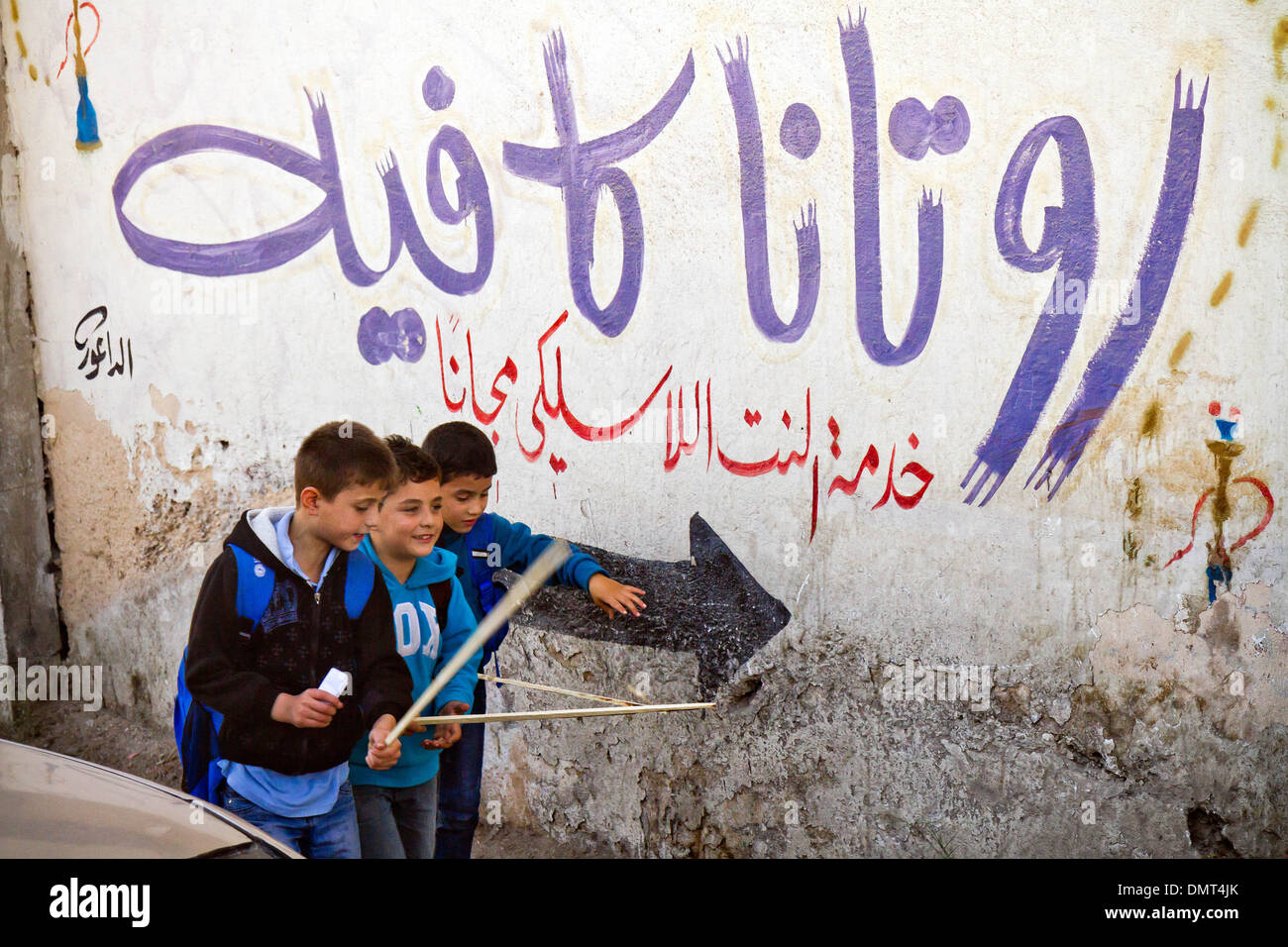 Kinder in den palästinensischen Gebieten hinter der israelischen West Bank Schranke Stockfoto