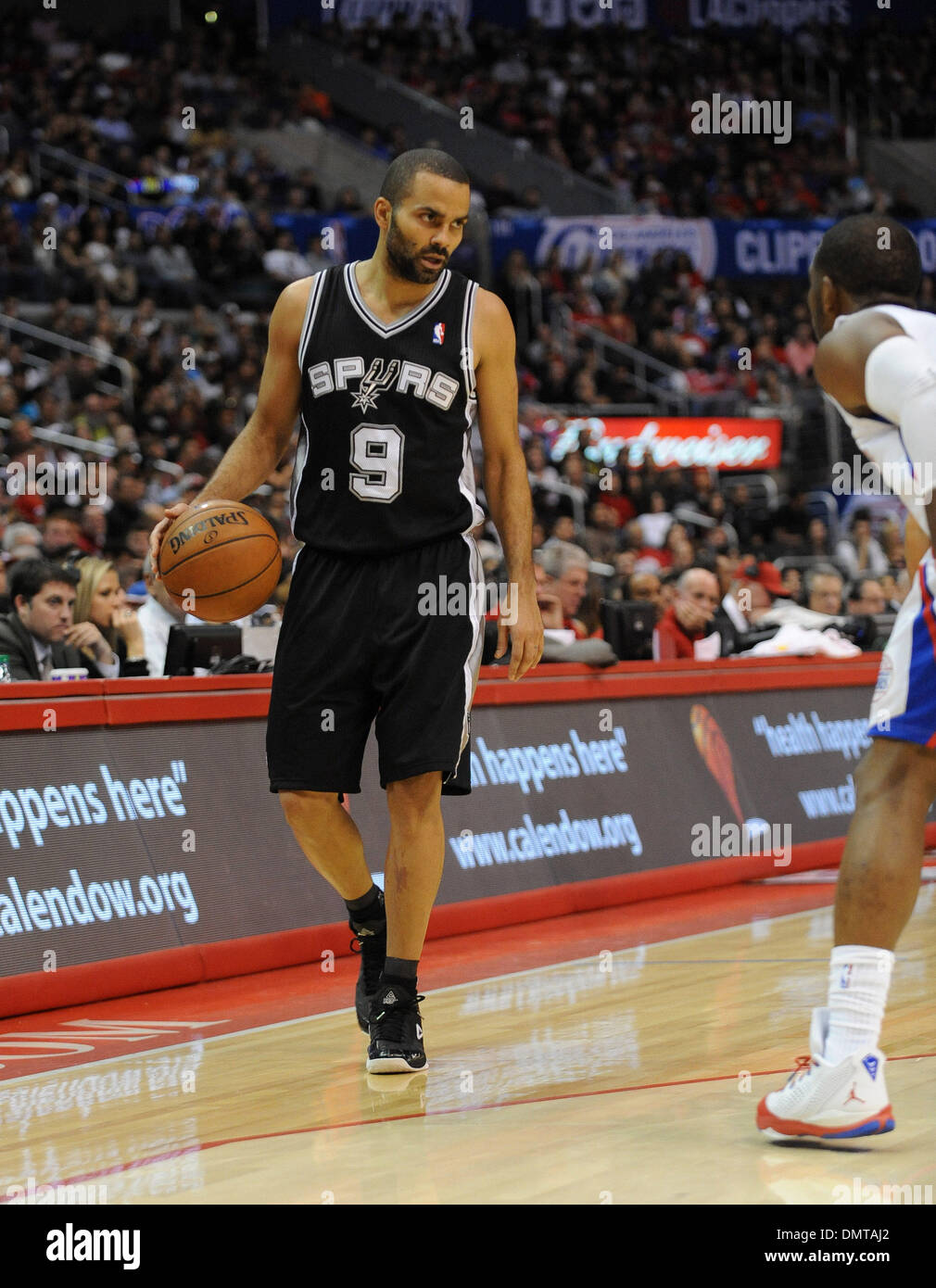 Los Angeles, Kalifornien, USA. 16. Dezember 2013. Tony Parker #9 der Sporen bei der NBA Basketball-Spiel zwischen den San Antonio Spurs und die Los Angeles Clippers im Staples Center in Los Angeles, Kalifornien John Green/CSM/Alamy Live News Stockfoto