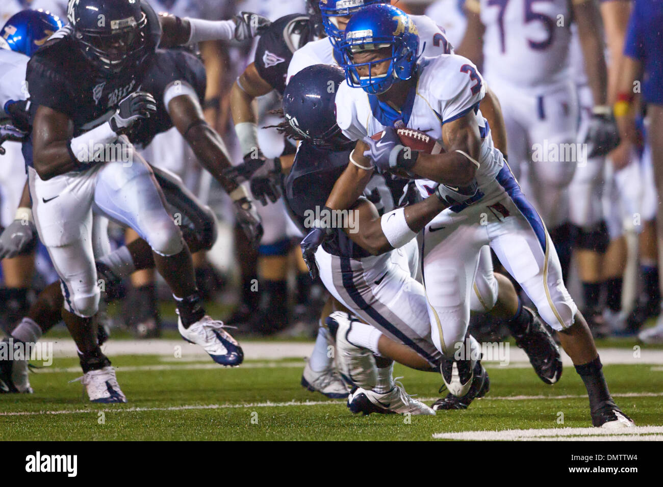 Brian Moore (#3) von der Tulsa Golden Hurricane versucht zu befreien aus dem Reis-Defense. Tulsa Golden Hurricane besiegt die Reis-Eulen 27-10 um Rice Stadium in Houston, Texas. (Kredit-Bild: © Anthony Vasser/Southcreek Global/ZUMApress.com) Stockfoto