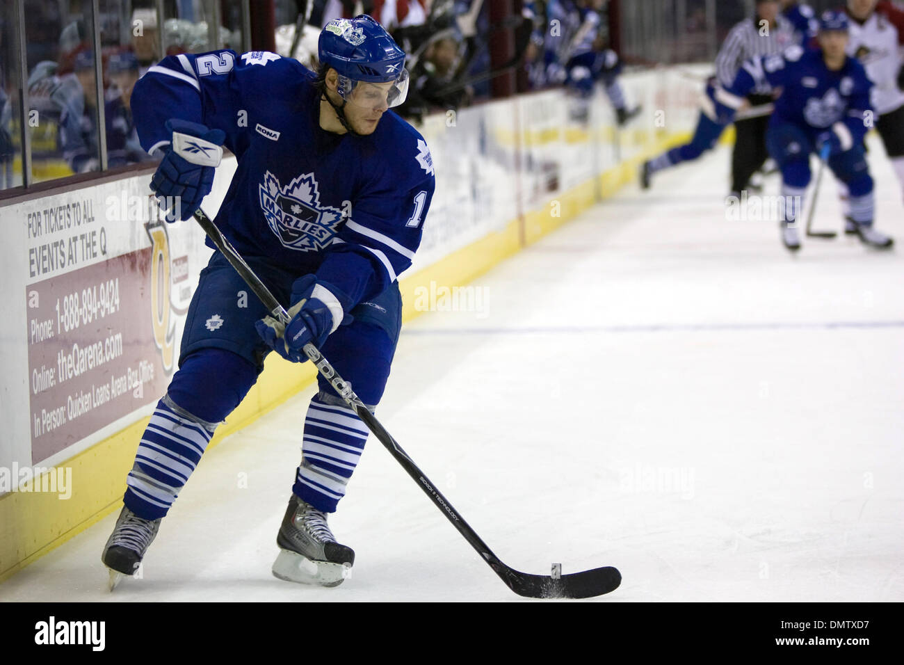 6. November 2009: Toronto Marlies Ryan Hamilton (12) mit dem Puck in der ersten Periode.  Die Marlies besiegt die Monster 3-2 in diesem American Hockey League Spiel spielte in Quicken Loans Arena in Cleveland, OH... Obligatorische Credit: Frank Jansky / Southcreek Global (Kredit-Bild: © Frank Jansky/Southcreek Global/ZUMApress.com) Stockfoto