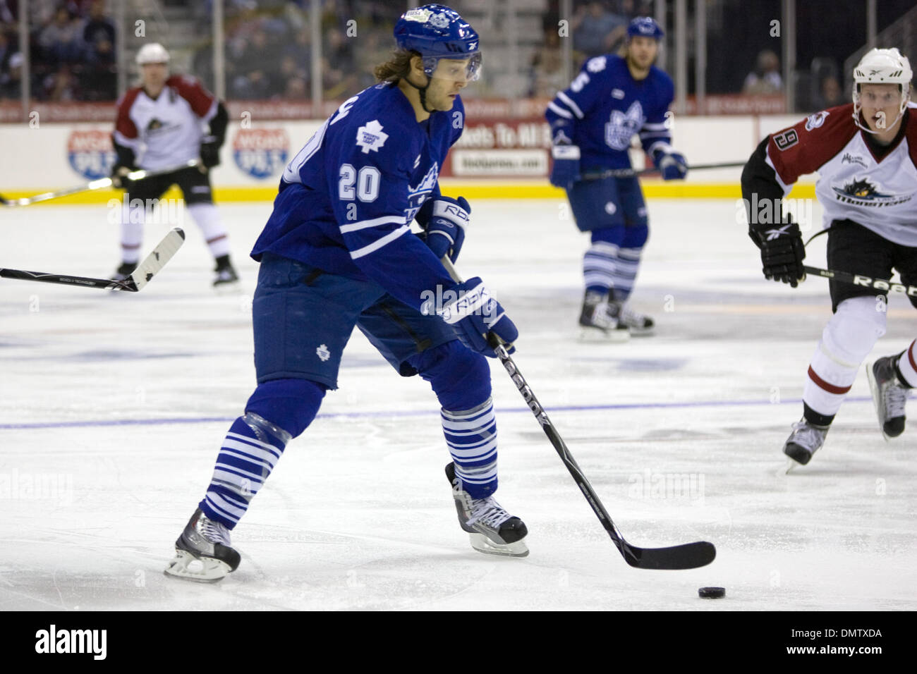 6. November 2009: Toronto Marlies Christian Hanson (20) mit dem Puck in der zweiten Periode.  Die Marlies besiegt die Monster 3-2 in diesem American Hockey League Spiel spielte in Quicken Loans Arena in Cleveland, OH... Obligatorische Credit: Frank Jansky / Southcreek Global (Kredit-Bild: © Frank Jansky/Southcreek Global/ZUMApress.com) Stockfoto